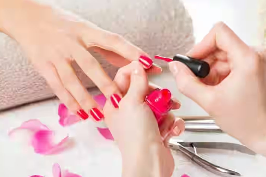 Nail Arts Services in golf course